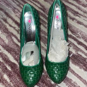 Green Styluxe pumps